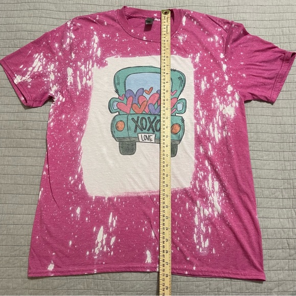 XOXO Cute Pink Heart Truck Happy Valentine's Day T-Shirt Size Large Gildan - Picture 7 of 8